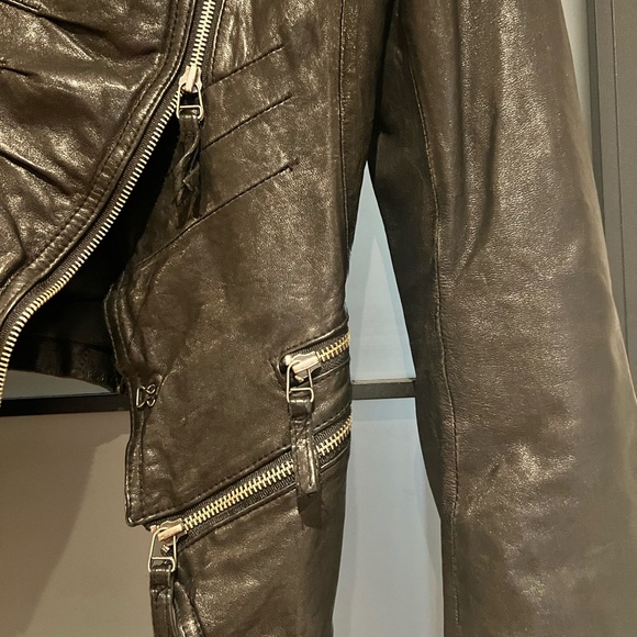 Vintage leather jacket. - Picture 2 of 4